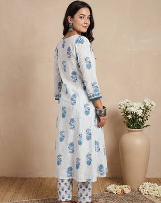 Women Floral Printed Regular Pure Cotton Kurta with Trousers 6