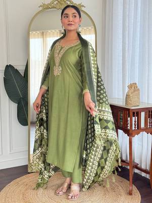 Women Ethnic Motifs Embroidered Regular Sequinned Kurta with Trousers & With Dupatta 1