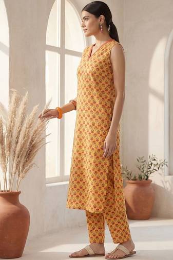 Women Ethnic Motifs Printed Regular Pure Cotton Kurta with Trousers