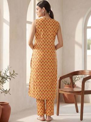 Women Ethnic Motifs Printed Regular Pure Cotton Kurta with Trousers 4