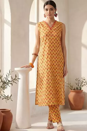 Women Ethnic Motifs Printed Regular Pure Cotton Kurta with Trousers