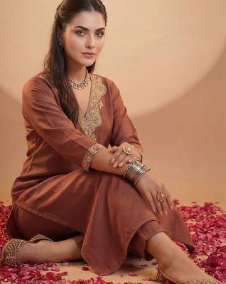 Women Ethnic Motifs Embroidered Regular Sequinned Kurta with Trousers 1