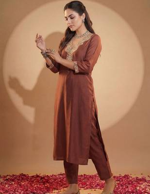 Women Ethnic Motifs Embroidered Regular Sequinned Kurta with Trousers 3