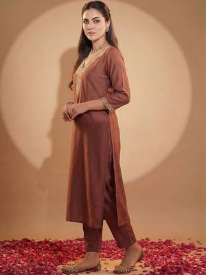Women Ethnic Motifs Embroidered Regular Sequinned Kurta with Trousers 4