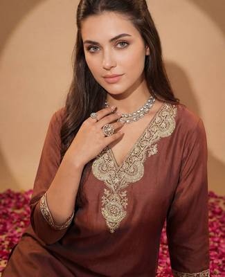 Women Ethnic Motifs Embroidered Regular Sequinned Kurta with Trousers 1