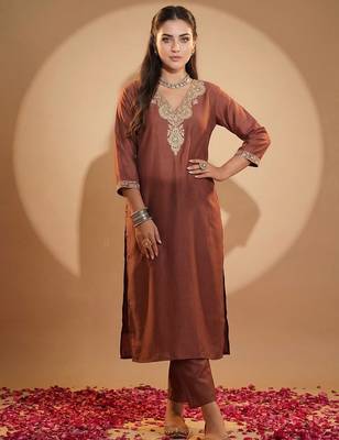 Women Ethnic Motifs Embroidered Regular Sequinned Kurta with Trousers 2