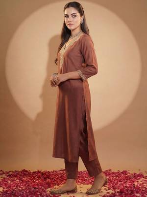 Women Ethnic Motifs Embroidered Regular Sequinned Kurta with Trousers 3