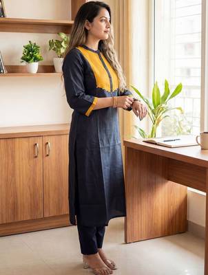 Women Regular Liva Kurta with Trousers 4