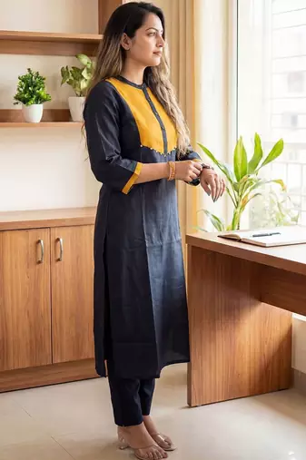 Women Regular Liva Kurta with Trousers