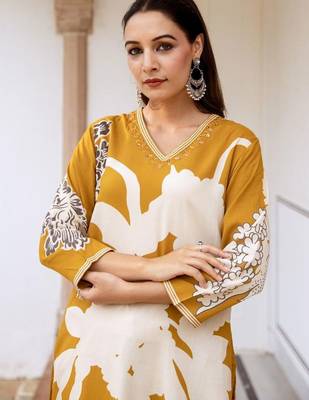 Women Floral Printed Regular Beads and Stones Kurta with Patiala 1