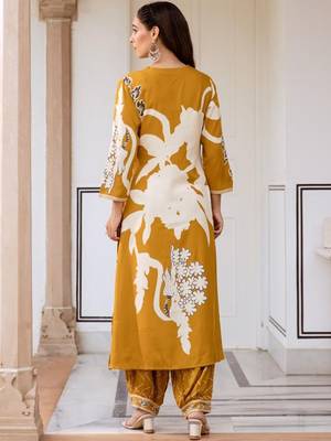Women Floral Printed Regular Beads and Stones Kurta with Patiala 6