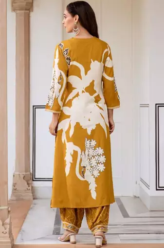 Women Floral Printed Regular Beads and Stones Kurta with Patiala
