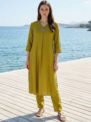 Women Regular Liva Kurta with Trousers 1