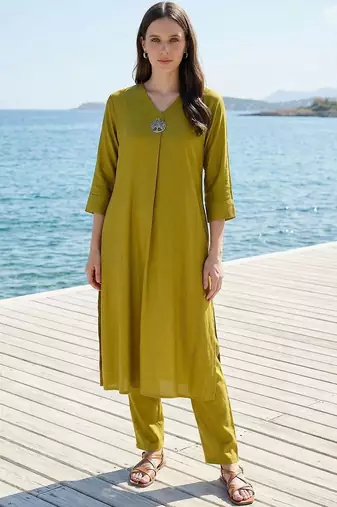 Women Regular Liva Kurta with Trousers