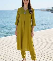 Women Regular Liva Kurta with Trousers
