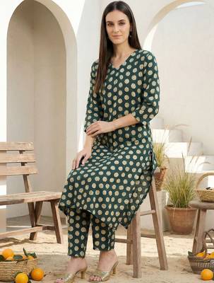 Women Printed Regular Pure Cotton Kurta with Trousers 4