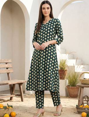 Women Printed Regular Pure Cotton Kurta with Trousers 5