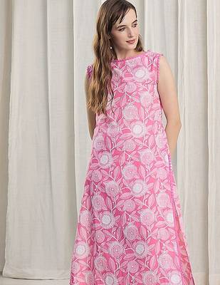 Women Floral Printed Cotton Kurta with Trousers 1