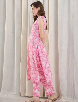 Women Floral Printed Cotton Kurta with Trousers 3