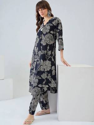 Women Floral Printed Regular Pure Cotton Kurta with Trousers 1