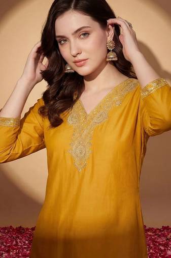 Women Ethnic Motifs Embroidered Regular Thread Work Kurta with Trousers