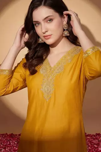 Women Ethnic Motifs Embroidered Regular Thread Work Kurta with Trousers