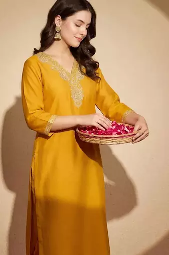 Women Ethnic Motifs Embroidered Regular Thread Work Kurta with Trousers