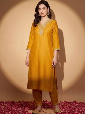 Women Ethnic Motifs Embroidered Regular Thread Work Kurta with Trousers 5
