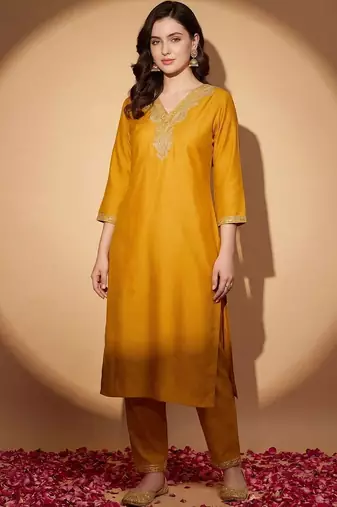 Women Ethnic Motifs Embroidered Regular Thread Work Kurta with Trousers
