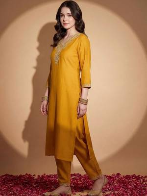 Women Ethnic Motifs Embroidered Regular Thread Work Kurta with Trousers 6