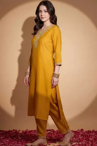 Women Ethnic Motifs Embroidered Regular Thread Work Kurta with Trousers