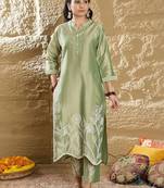 Women Floral Embroidered Regular Thread Work Kurta with Trousers