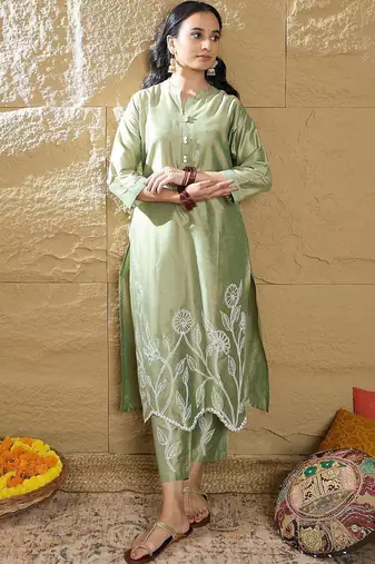 Women Floral Embroidered Regular Thread Work Kurta with Trousers