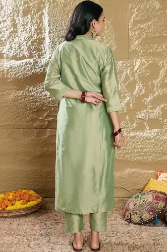 Women Floral Embroidered Regular Thread Work Kurta with Trousers
