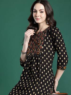 Printed Pleated Pure Cotton Kurta with Trousers 1