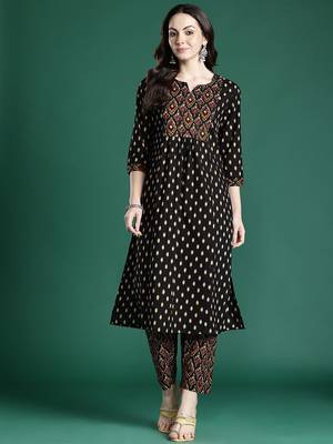 Printed Pleated Pure Cotton Kurta with Trousers 4