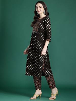 Printed Pleated Pure Cotton Kurta with Trousers 5