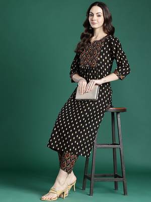 Printed Pleated Pure Cotton Kurta with Trousers 7