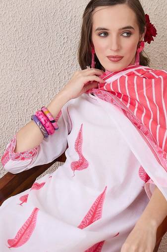 Floral Printed Round Neck Pure Cotton Straight Kurta With Trousers & Dupatta