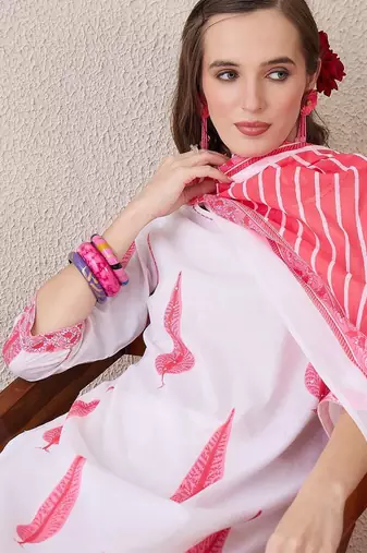 Floral Printed Round Neck Pure Cotton Straight Kurta With Trousers & Dupatta