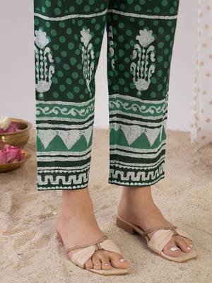 Women Floral Printed Regular Pure Cotton Kurta with Trousers 7