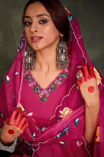 Women Floral Embroidered Regular Thread Work Pure Cotton Kurta