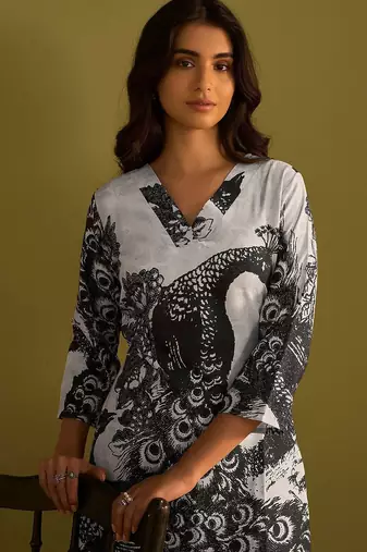 Floral Printed V-Neck Straight Kurta With Trousers