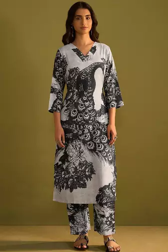 Floral Printed V-Neck Straight Kurta With Trousers