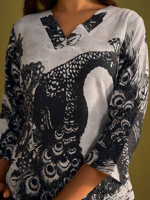 Floral Printed V-Neck Straight Kurta With Trousers 3