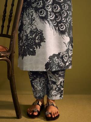 Floral Printed V-Neck Straight Kurta With Trousers 7