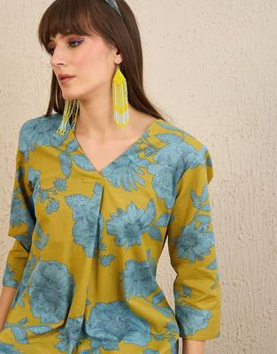 Floral Printed V-Neck A-Line Kurta with Trousers 2