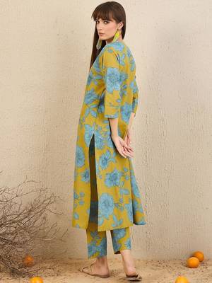 Floral Printed V-Neck A-Line Kurta with Trousers 5