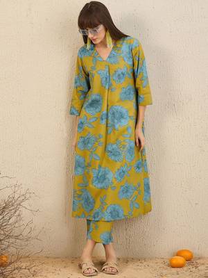 Floral Printed V-Neck A-Line Kurta with Trousers 6