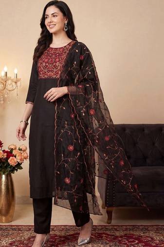 Women Ethnic Motifs Embroidered Regular Thread Work Kurta with Trousers & With Dupatta